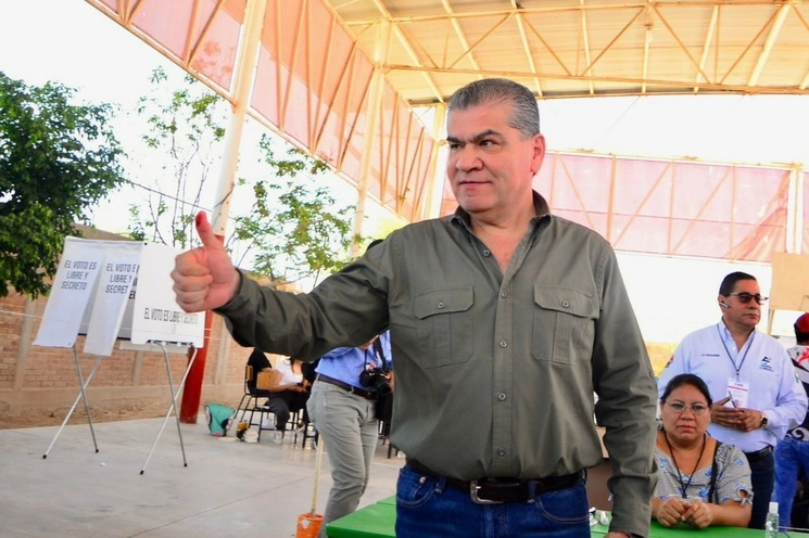 Miguel Ángel Riquelme, gobernador de Coahuila, ayer tras emitir su voto desde temprano. Foto Cuartoscuro 