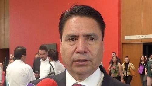 El secretario general de la sección 5 del Sindicato Nacional de Trabajadores de la Educación, con sede en Coahuila, José Luis Ponce –quien asumió el cargo en 2017–, ya es considerado prófugo por la Fiscalía Especializada en Delitos por Hechos de Corrupción. Foto Leopoldo Ramos