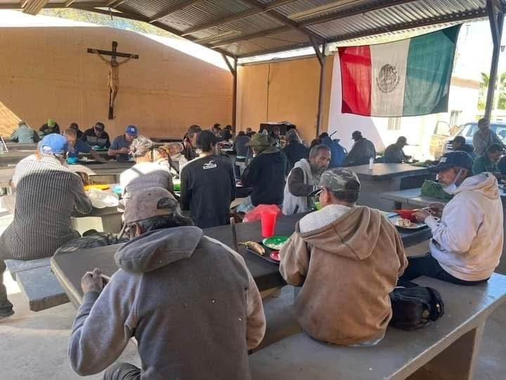 El comedor para migrantes administrado por la parroquia San Luis Gonzaga se encuentra preparado para recibir con alimentos a unas 400 personas, incluso ha considerado reforzar el número de atenciones de requerirse. Foto Cristina Gómez Lima