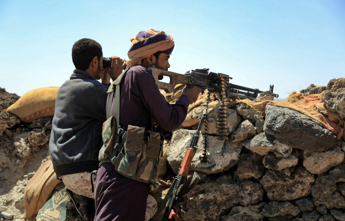La coalición militar encabezada por Arabia Saudita en Yemen afirmó haber matado a más de 165 rebeldes hutíes en ataques al sur de Marib. Foto Afp