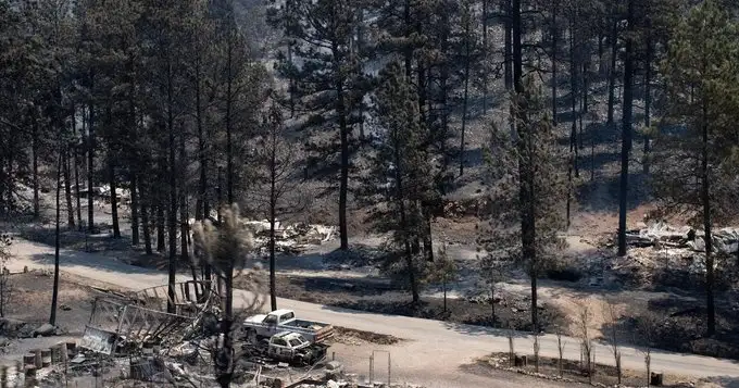 Los incendios continúan, ya se han cobrado la vida de dos personas. Foto Reuters   