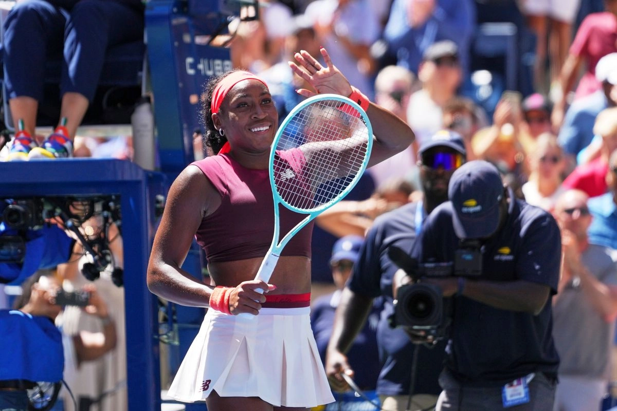 La tenista estadunidense, Coco Gauff, fue campeona del Abierto de EU en 2023; en la presente edición ha ganado sus tres partidos y se coloca por cuarto año consecutivo en los cuartos de final del 'Grand Slam' neoyorkino. Foto 