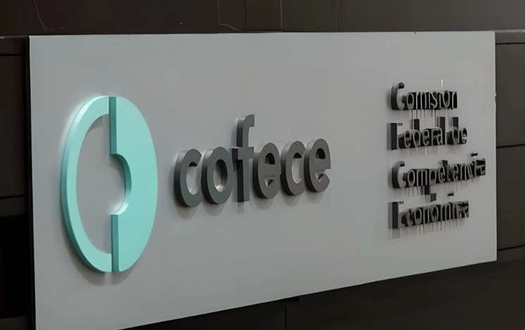 La Cofece señaló que es requisito que las empresas notifiquen alianzas o fusiones para preservar las condiciones de competencia en beneficio de los consumidores. Foto tomada de sitio web www.cofece.mx