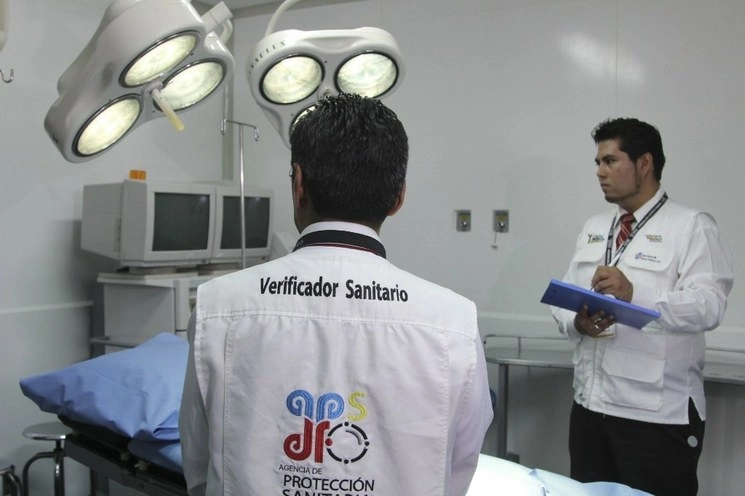 Verificación e inspección sanitaria en un clínica de belleza ubicada en la colonia Del Valle. Foto Cuartoscuro / Archivo

