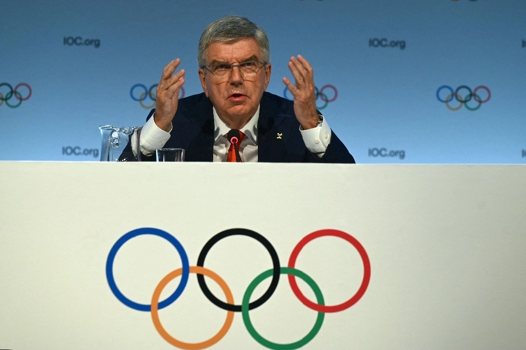 "La propuesta fue aceptada como un paquete, es totalmente compatible con la cultura deportiva de los anfitriones, es decir, el deporte estadunidense", dijo Thomas Bach al término de la reunión del COI en India, el 13 de octubre de 2023. Foto Afp