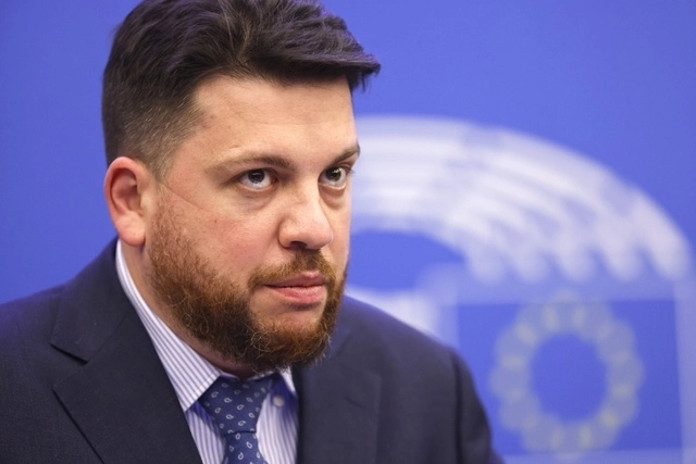 Leonid Volkov de Rusia, jefe de personal para las elecciones presidenciales de 2018 para la campaña de Alexei Navalny fue agredido con un martillo. Foto Ap