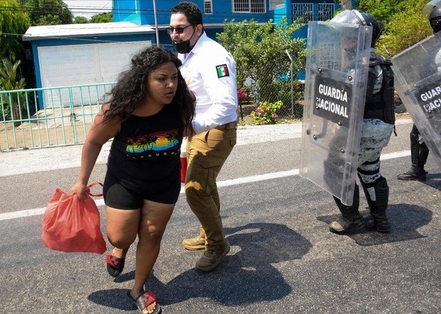 Migrante durante la protesta en la ciudad de Tapachula, Chiapas. Foto Afp
