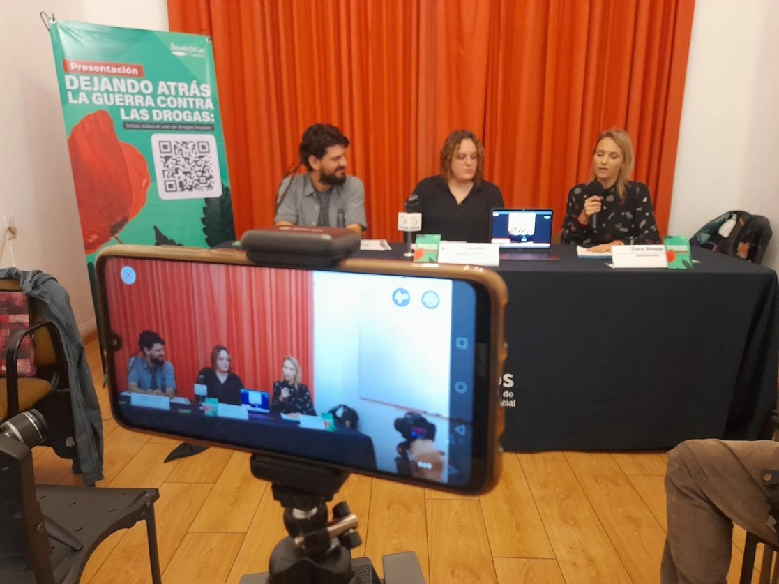 El colectivo ReverdeSer presentó el documento “Dejando atrás la guerra contra las drogas: mitos sobre drogas ilegales. Foto César Arellano