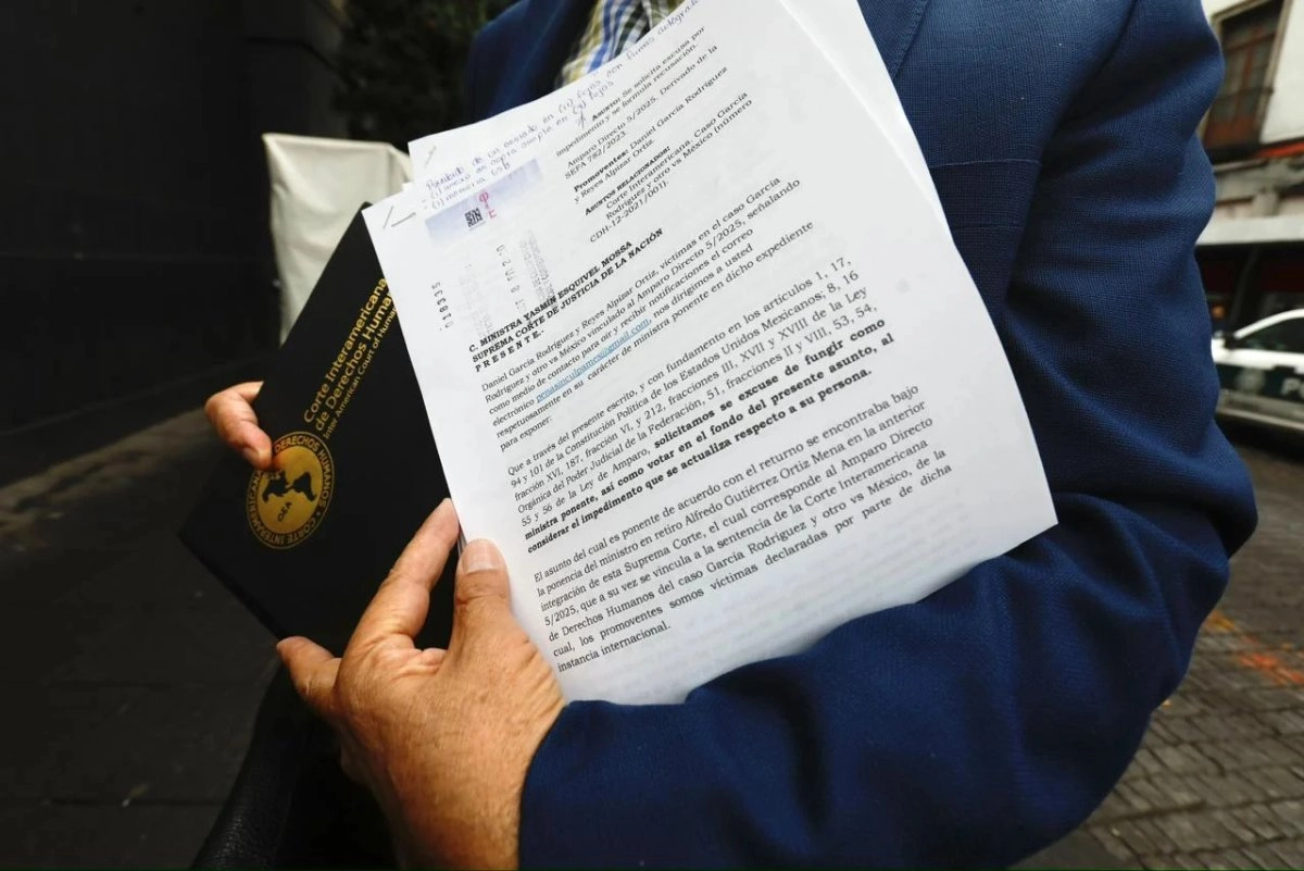 Integrantes del colectivo Pena sin Culpa solicita una audiencia pública al ministro presidente Hugo Aguilar Ortiz para que permita recibir testimonios sobre la Prisión Preventiva Oficiosa, en la Ciudad de México, el 9 de octubre de 2025. 