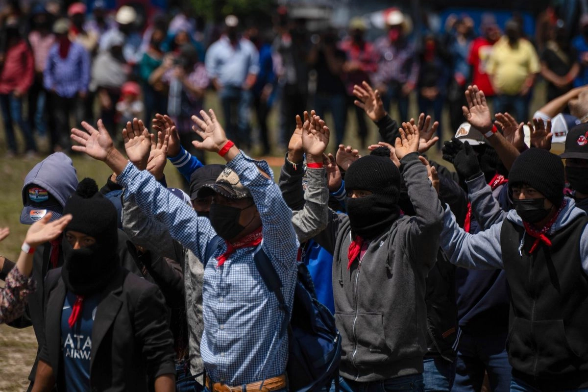 “En medio de la guerra contra la humanidad que lo mercantiliza todo, el ejercicio del Común Zapatista es tan esperanzador como incómodo. No hay nada más peligroso para los dueños del poder capitalista y colonial que el común que las y los zapatistas están construyendo en su territorio”.