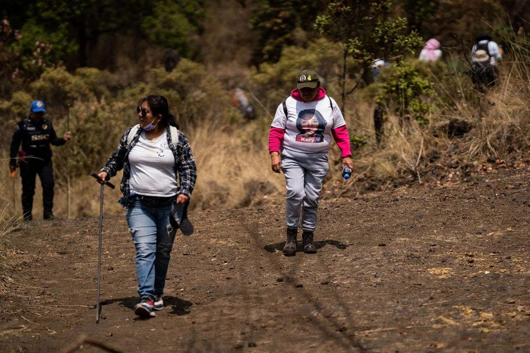 En el rastreo de este fin de semana participan colectivos con mucha experiencia como Todos Somos Erick Carrillo y Madres Buscadoras de Tijuana; Armadillos Internacionales, de San Diego y de Fresno; Armadillos Nacionales, de la Ciudad de México, además del Grupo de Acción por los Derechos Humanos y la Justicia Social.

