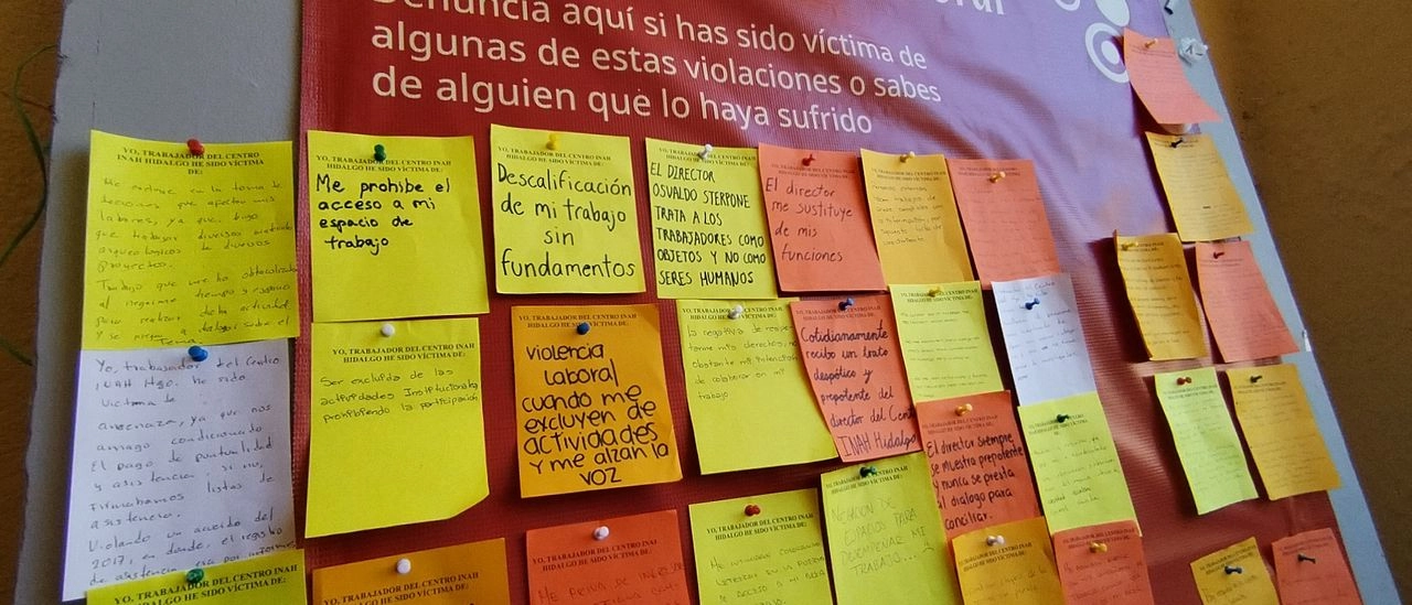 Tendedero colocado por antropólogos, restauradores, investigadores, arquitectos y trabajadores administrativos, en contra de Osvaldo José Sterpone, director del Centro del INAH de Hidalgo. Foto 