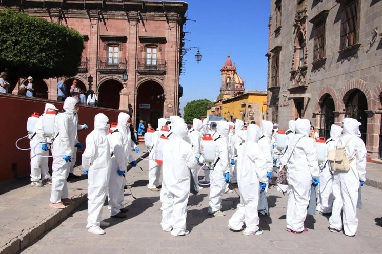 Sanitización en San Miguel Allende. Foto La Jornada/ archivo