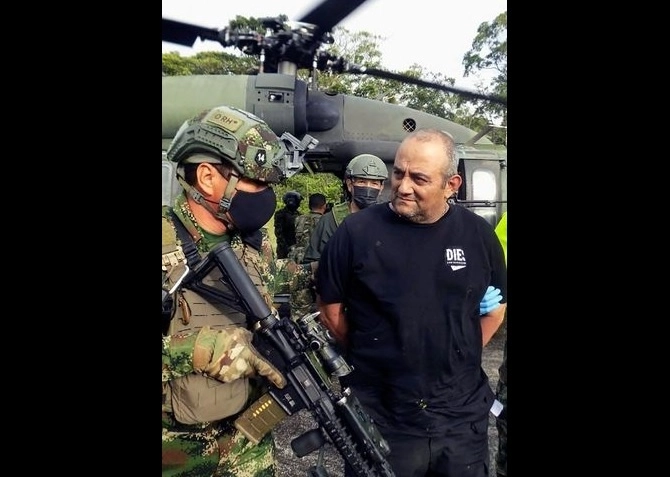 Desde 2009, Dairo Antonio Úsuga ‘Otoniel’ (derecha), es requerido en Nueva York, EU, por el delito de narcotráfico. Foto Afp
