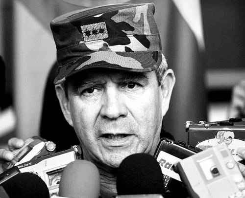 El general en retiro Mario Montoya enfrentará cargos por el delito de los “falsos positivos”, uno de los casos de violación a los derechos humanos más graves en Colombia cometido durante la presidencia de Álvaro Uribe. Foto Ap / Archivo