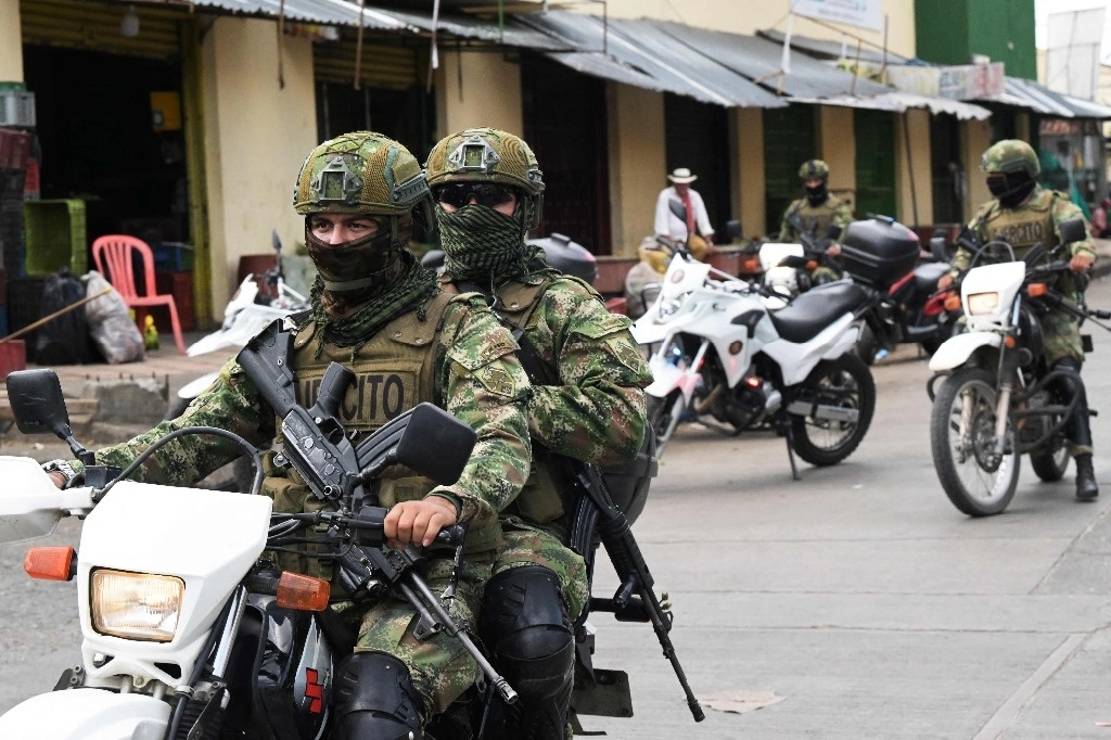 Soldados colombianos patrullan el departamento del Valle del Cauca, el 11 de febrero de 2024. Foto Afp 