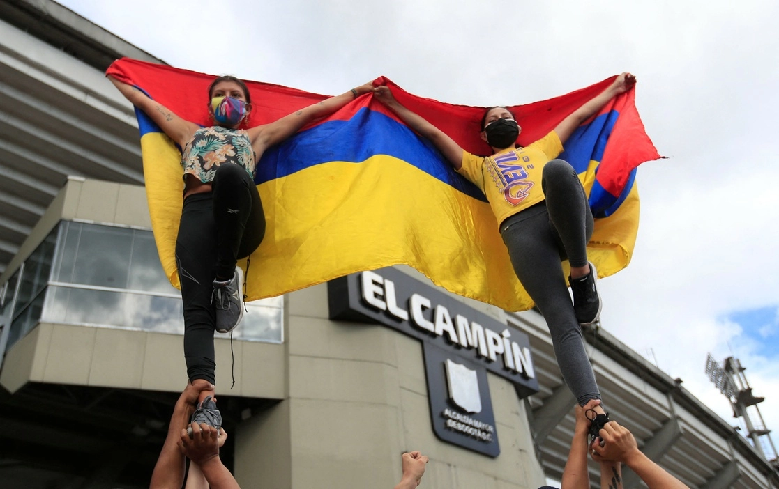 Protesta realizada el 19 de mayo afuera del Estadio El Campín, en Bogotá, contra la asignación de Colombia como sede de la Copa América. Foto Afp
