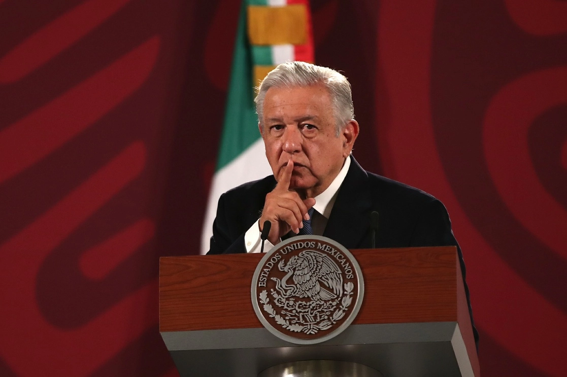 El presidente Andrés Manuel López Obrador ayer durante la conferencia matutina en Palacio Nacional. Foto José Antonio López
