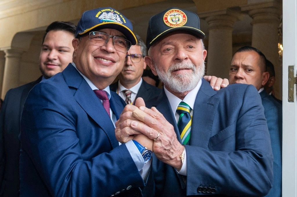 El presidente Gustavo Petro dio la bienvenida a su homólogo Luiz Inácio Lula da Silva en el Palacio de Nariño, en Bogotá. Ambos mandatarios se mostraron optimistas sobre el futuro de la relación bilateral. Foto Afp