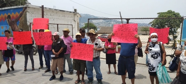 Manifestación de habitantes de la colonia Icacos de Acapulco. Foto Héctor Briseño / Archivo