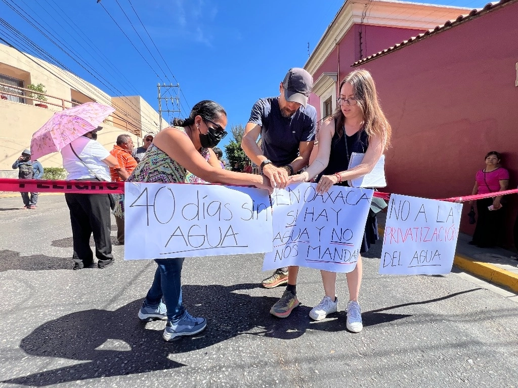 Colonos de Oaxaca protestaron por la falta de agua enfrentan hace más de un mes. Foto Jorge A. Pérez