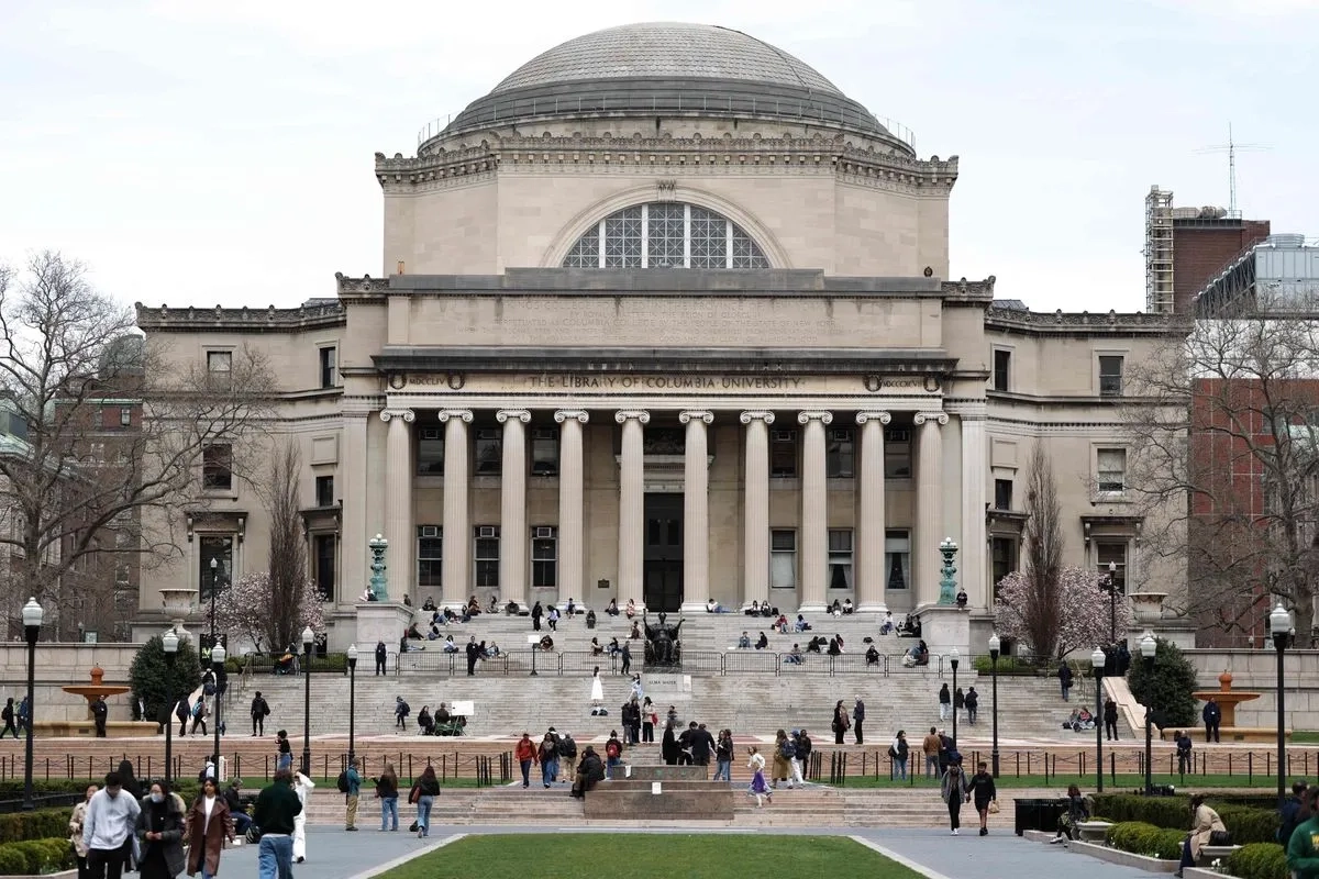 Estudiantes en el campus de la Universidad de Columbia el 14 de abril de 2025, en la ciudad de Nueva York. Foto