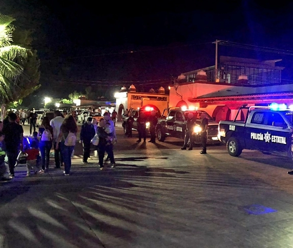 Alrededor de 19:27 horas se emitió la alerta por detonaciones de arma de fuego desde el exterior de la Fiscalía de Sultepec. Foto Tomada del Twitter @PespSonora/Archivo