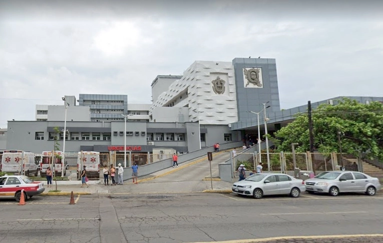 Los civiles armados ingresaron al hospital de Alta Especialidades del puerto de Veracruz para sustraer a una personas detenida. Foto Tomada de Google Maps