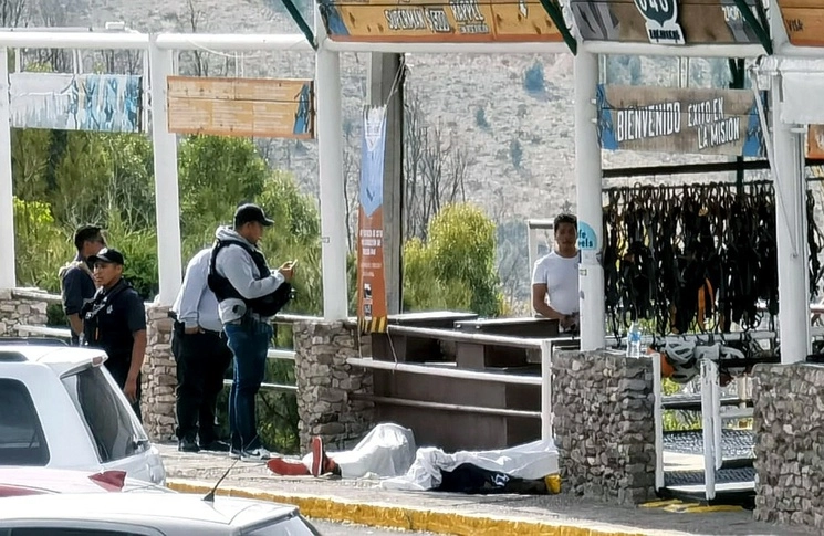En tanto, cuatro integrantes de una familia de turistas, procedentes de Ohaio, Estados Unidos, fueron baleados en un ataque directo, en el centro turístico Cerro de la Bufa. Foto Alfredo Valadez Rodríguez