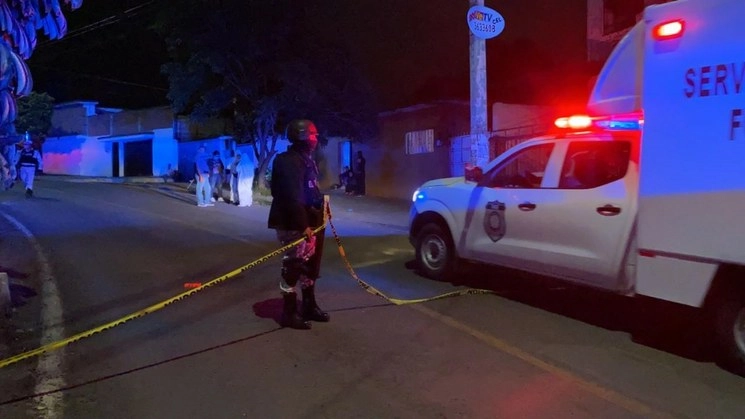 Un grupo armado atacó a los asistentes de un velorio que se realizaba en la colonia Antonio Barona de Cuernavaca, Morelos, con saldo de al menos ocho fallecidos y 15 heridos. Foto ‘La Jornada’