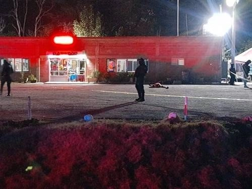 Aspecto del restaurante Parador San Fernando, en la vía Salamanca-Celaya, donde irrumpió un grupo armado. Foto cortesía Voz del Valle