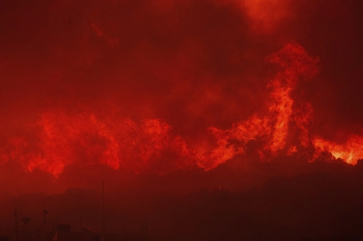 Grecia lucha desde hace once días contra un devastador incendio en Evros (noreste), el "más grande del que se tenga registro" en la Unión Europea. La imagen, del 21 de agosto de 2023. Foto Ap 