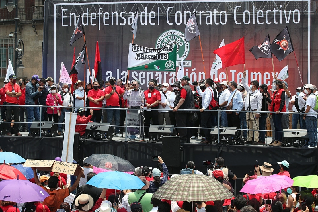 Diversas agrupaciones sindicales y centrales obreras conmemoraron el Día Internacional del Trabajo en el Zócalo de la Ciudad de México, el 1 de mayo de 2021. Foto José Antonio López