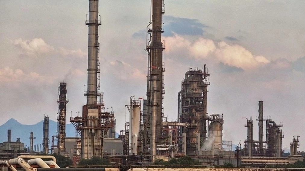 El consumo global de energía primaria alcanzó un máximo histórico de 620 exajulios (ej), según el informe, mientras que las emisiones superaron por primera vez las 40 gigatoneladas de CO2. Foto  ‘La Jornada’ 