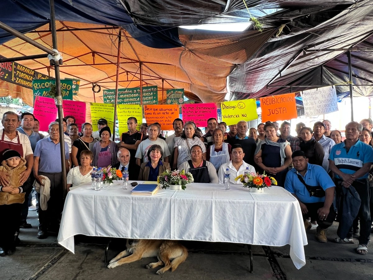La señora Rodríguez manifestó lo anterior durante la rueda de prensa que ofreció la abogada de los tianguistas con más de medio siglo de ofrecer sus artesanías en el centro histórico de ese pueblo mágico. Foto