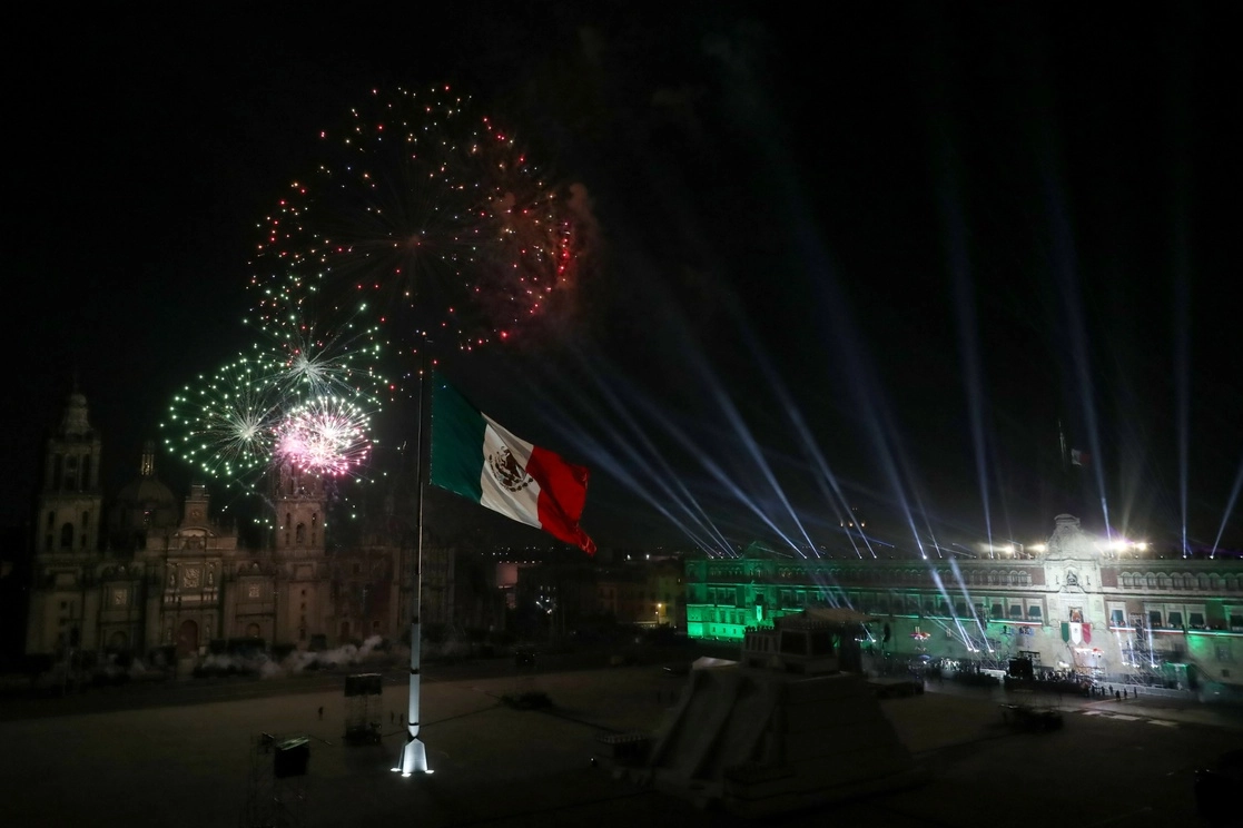 Festejos en el Zócalo de la Ciudad de México con motivo del Día de la Independencia. Foto Roberto García Ortiz
