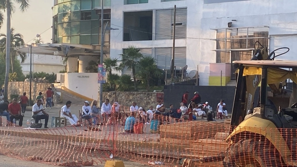Toda la circulación es desviada a través de la Condesa y Chinameca. Foto Héctor Briseño