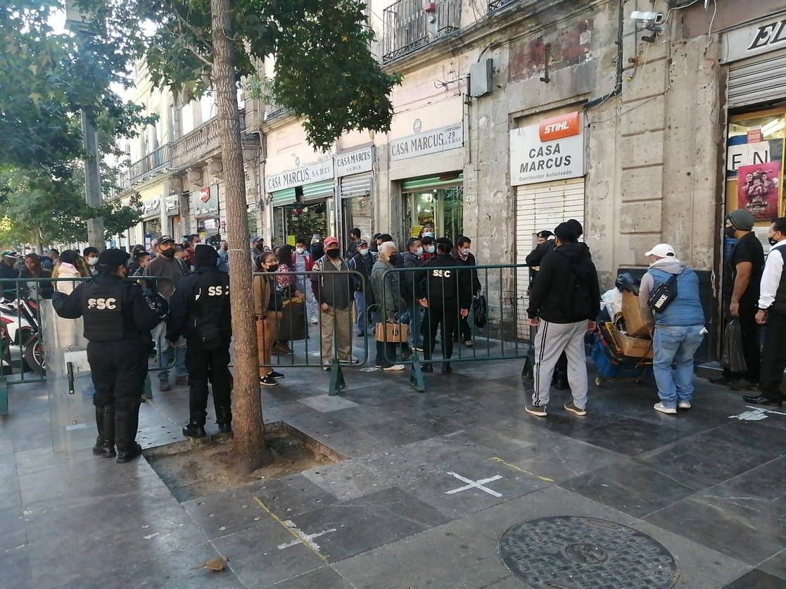 Algunas calles del Centro Histórico de la CDMX fueron cerradas ante posibles manifestaciones. Foto La Jornada