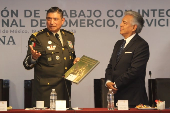 Tanto el secretario Sandoval González como José de Jesús Rodríguez, acordaron que Canaco CDMX y la Sedena, suscribirán en fecha próxima un convenio de colaboración. Foto tomada de @CANACOMexico 