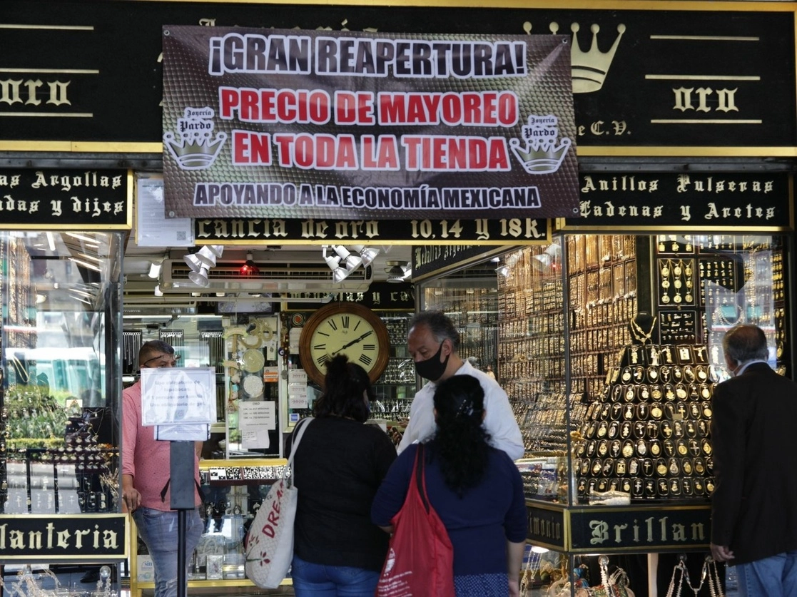 Joyerías del Centro ofrecen promociones a fin de reactivar la economía en la zona. Foto Roberto García Ortiz