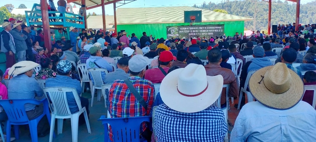 Asamblea de poblados de los municipios de la Tierra Caliente de Guerrero, realizada en El Balcón, municipio de Ajuchitlán del Progreso. Foto Sergio Ocampo Arista