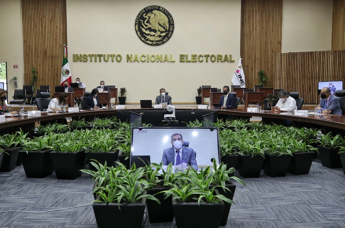 Los consejeros electorales del INE durante una conferencia de prensa. Foto Marco Peláez / Archivo
