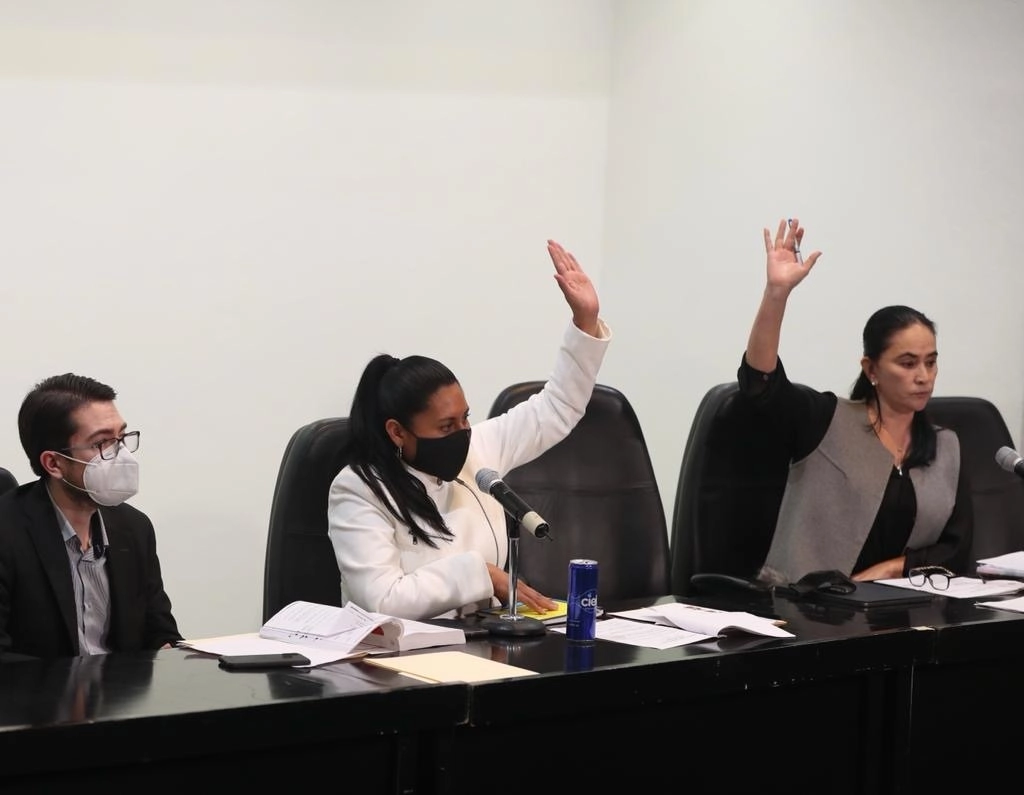 Integrantes de la  Comisión de Estudios Legislativos durante la sesión. Foto José Antonio López