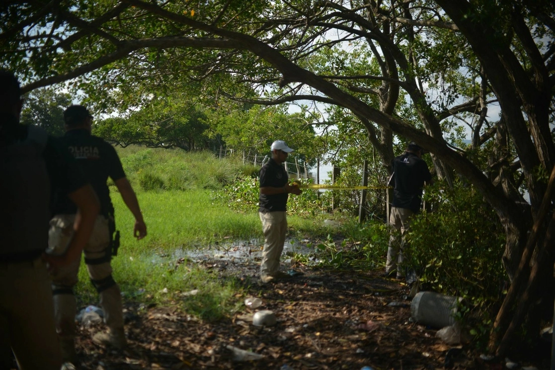 La Comisión Estatal de Búsqueda encontró una fosa clandestina en el fraccionamiento Condado Valle Dorado, en el puerto de Veracruz. Foto Cuartoscuro / Archivo
