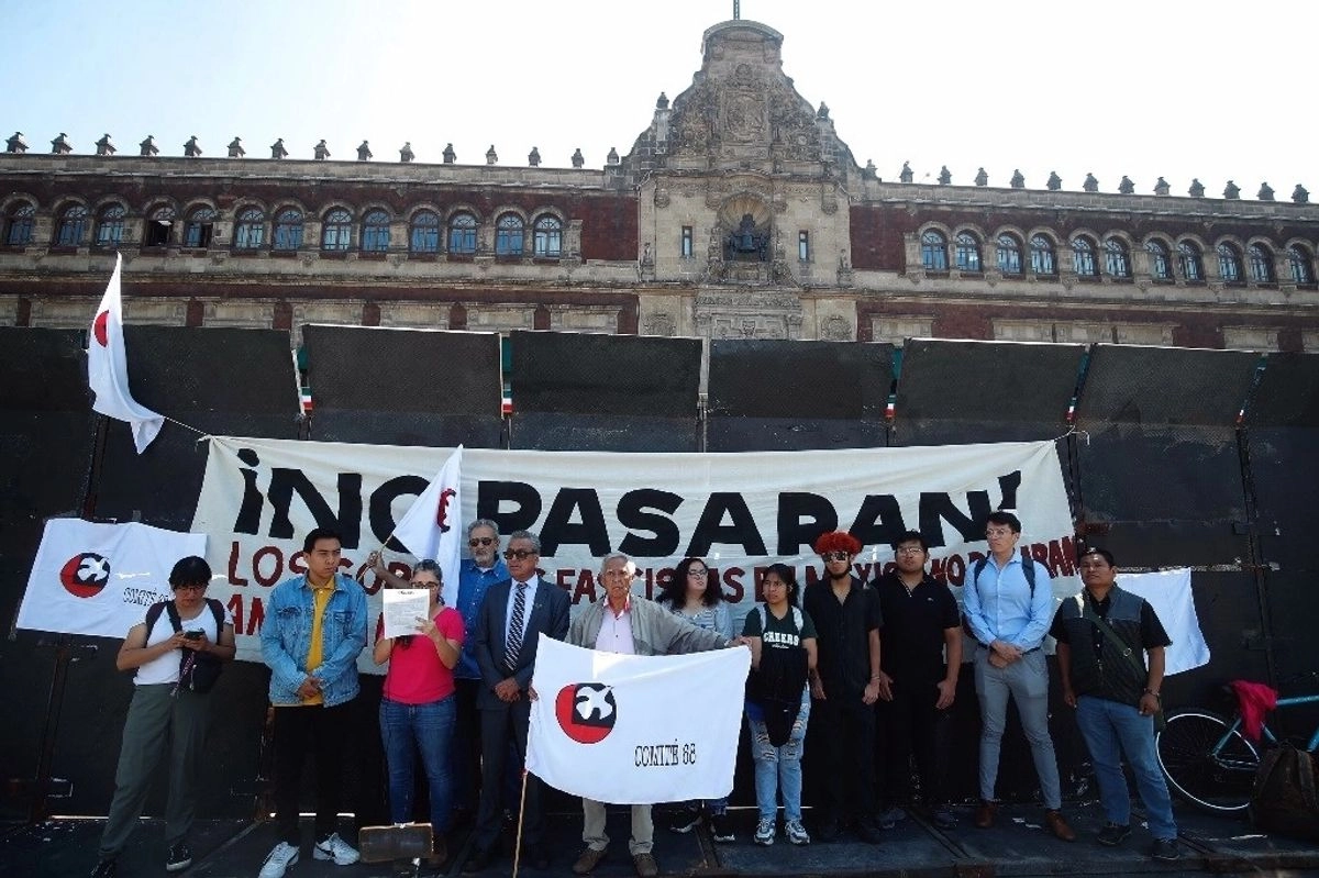 Integrantes del Comité 68 se manifiestan frente a Palacio Nacional en imagen de archivo. Foto 
