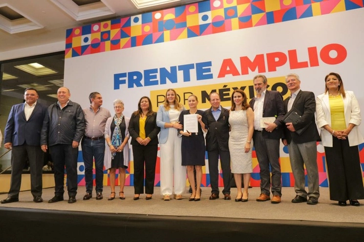 Integrantes de los partidos de oposición PAN, PRI y PRD durante el evento del Comité Organizador, para lanzar la convocatoria para elegir al responsable del Frente Amplio por México, en un hotel capitalino, el 3 de julio de 2023. Foto Pablo Ramos