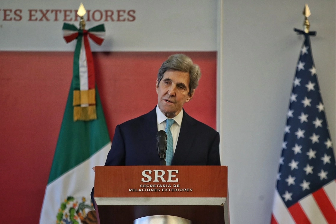 John Kerry, enviado especial presidencial de EU durante su visita a México. Foto Marco Peláez