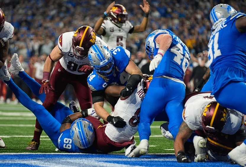 El corredor de los Washington Commanders, Brian Robinson Jr. (8), anota en una carrera de touchdown de una yarda contra los Detroit Lions durante la segunda mitad de un partido de playoffs divisionales de la NFL, el 18 de enero de 2025, en Detroit. Foto Ap