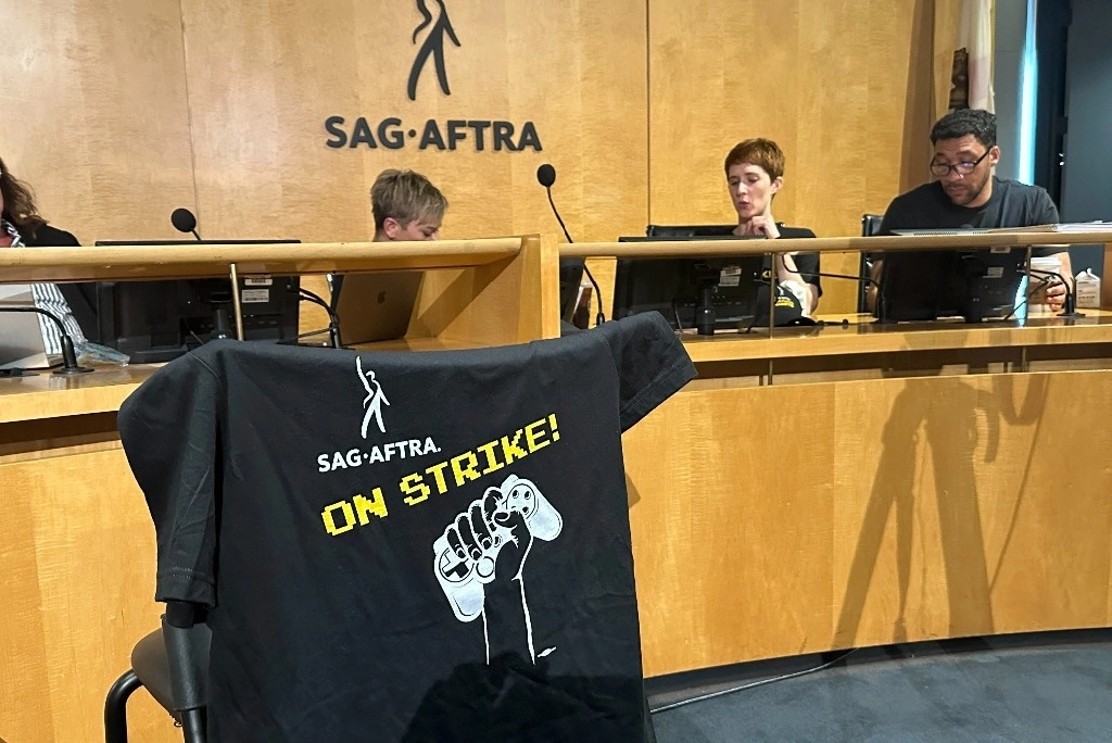 Los miembros del comité de SAG-AFTRA y los miembros de la junta se reúnen para una conferencia de prensa en la sede de SAG-AFTRA en Los Ángeles el jueves 25 de julio de 2024. Foto Ap