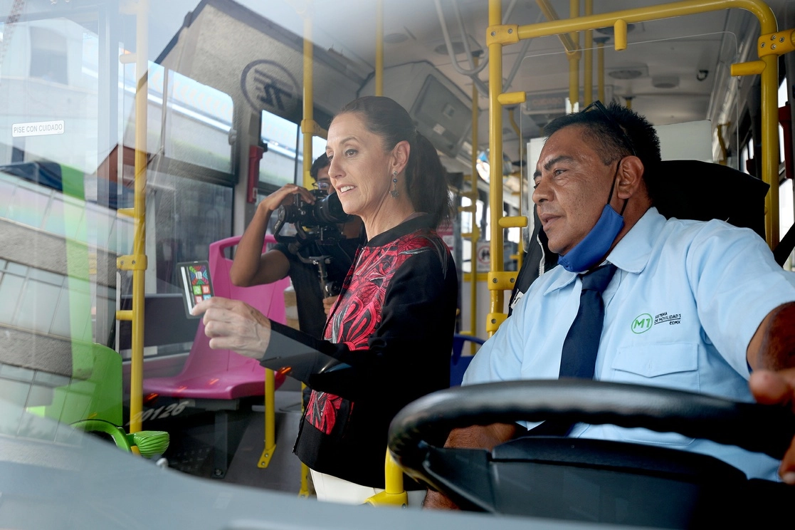 La jefa de Gobierno, Claudia Sheinbaum, ofreció una conferencia de prensa para informar de la adquisición de autobuses y trolebuses este año. Foto María Luisa Severiano